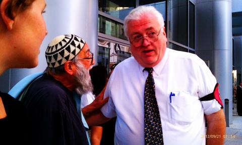 Click photo to expand. Reb Arthur conversing with a policeman at the anti-fracking rally
